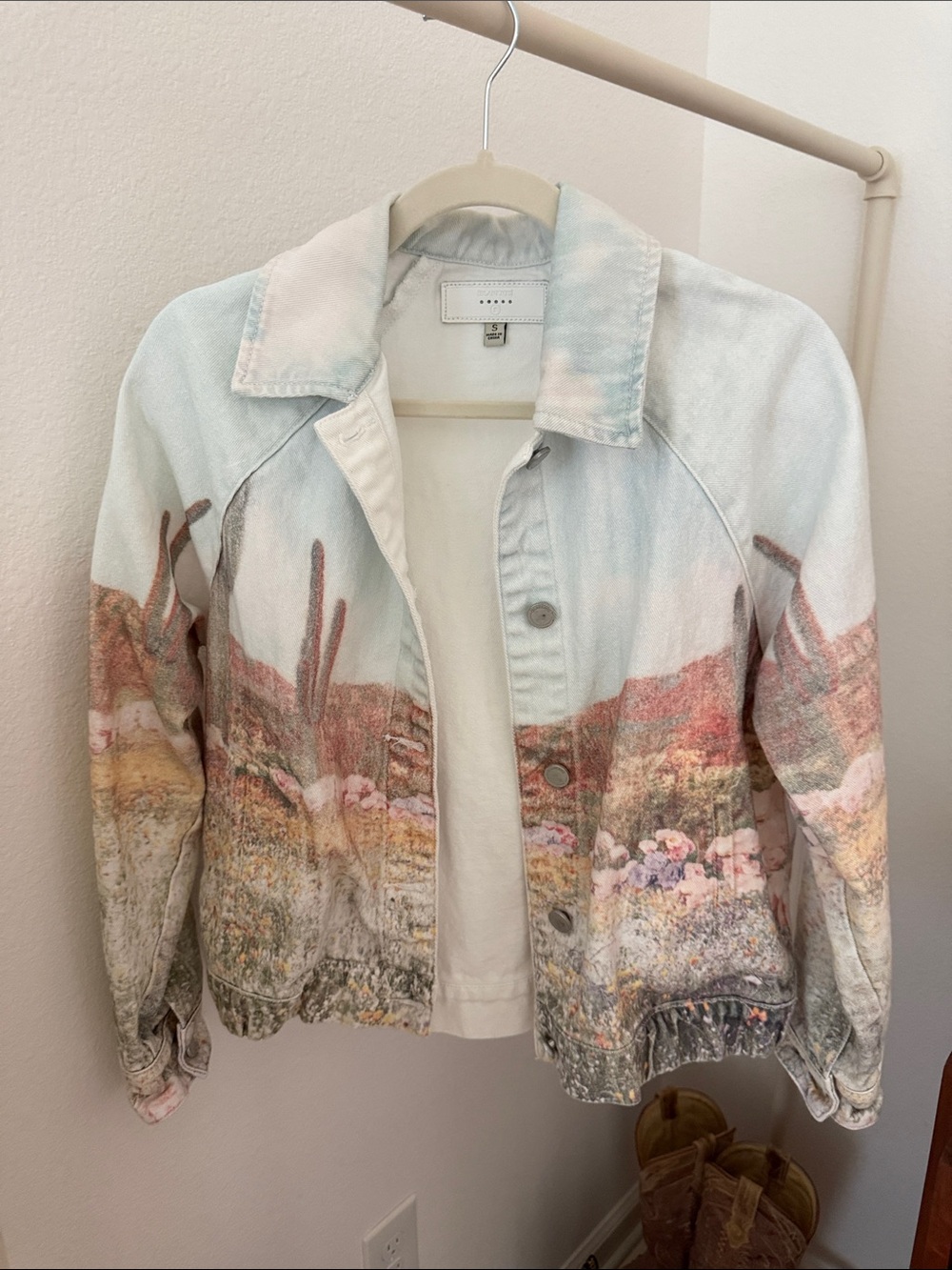 BLANK NYC Desert Print Jean Jacket in Pastel Multi - Women's - Picture 1 of 3